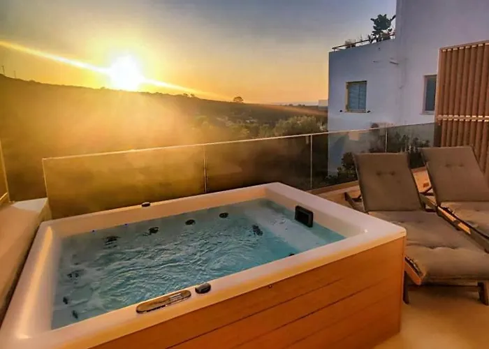L A Boutique Suites With Private Hot Tub