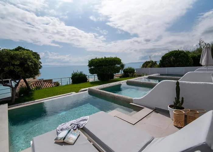 White Suites Resort