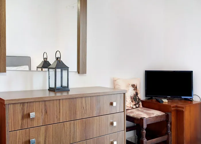 Yiannis Studio 7