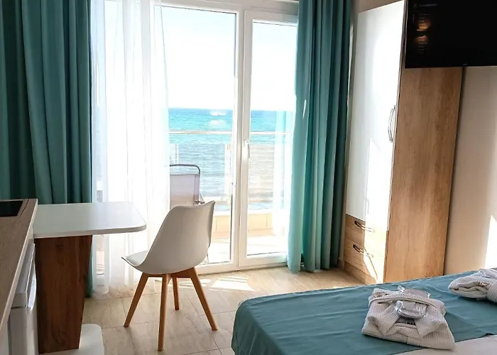 Navarino Luxe Suites