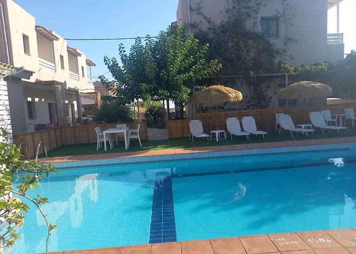 Nikolas Apartments