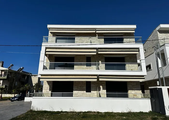 White Pearl Apartments