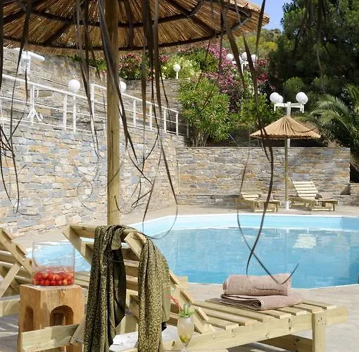 Kymothoi Rooms & Pool Bar