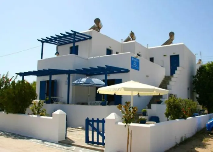Pavlis Studios & Rooms