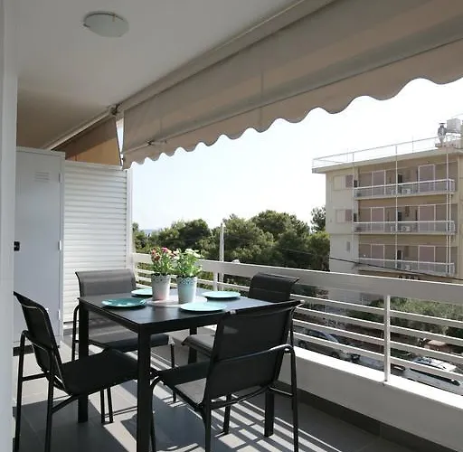 Elegant Flat In Athenian Riviera