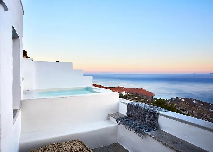 Living Theros Luxury Suites