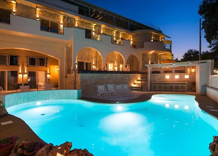 Neikos Mediterraneo Luxury Suites