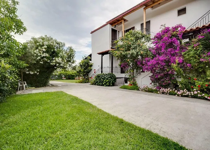 Yiannis Rania Apartments