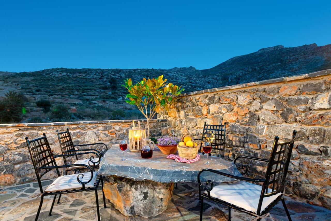 Yiannis Retreat