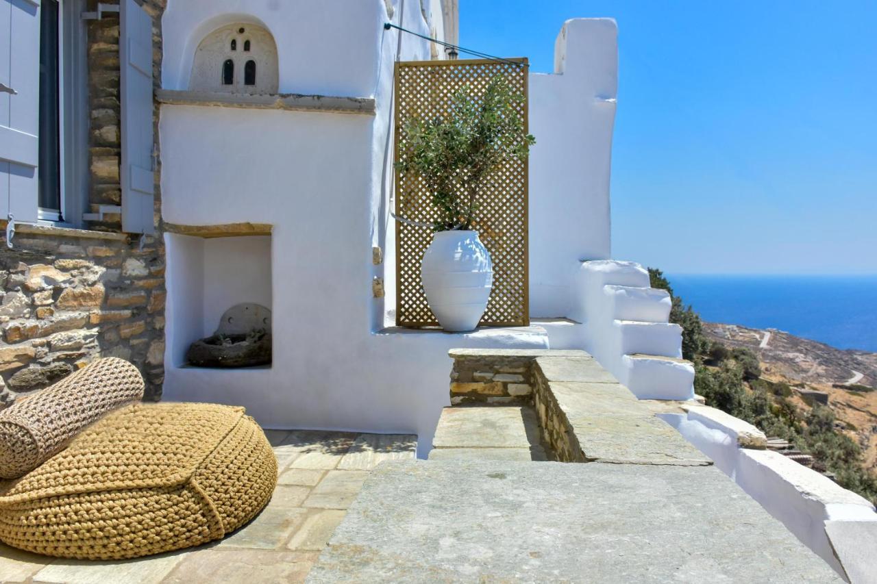 Living Theros Luxury Hotel 3*