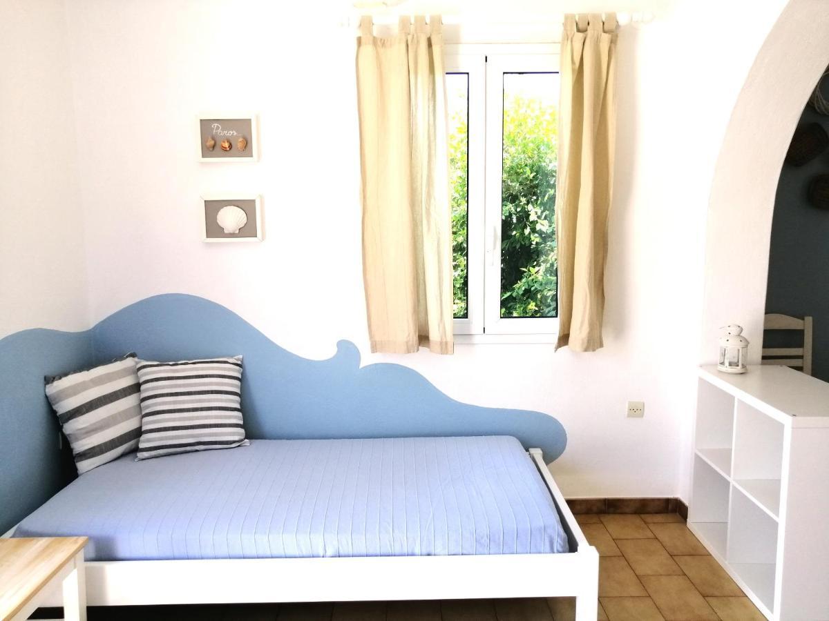 Angelina Parikia (Paros)