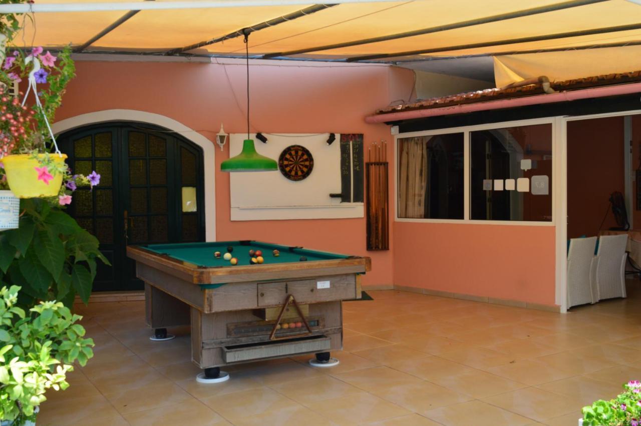 Billy's Guest house *