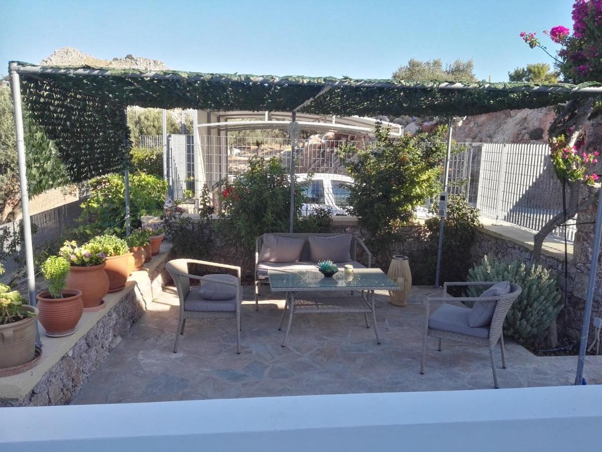 Bouganville Stegna Bed & Breakfast *