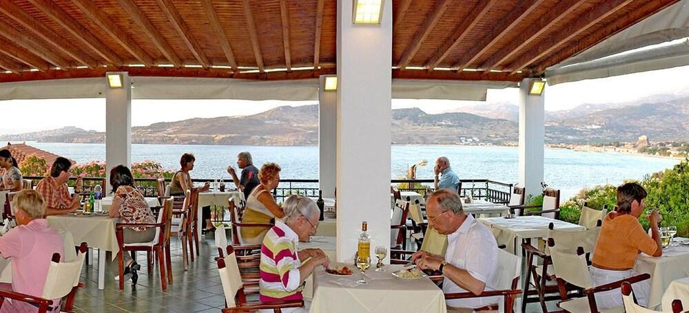 Clara 3* Petra (Lesbos)