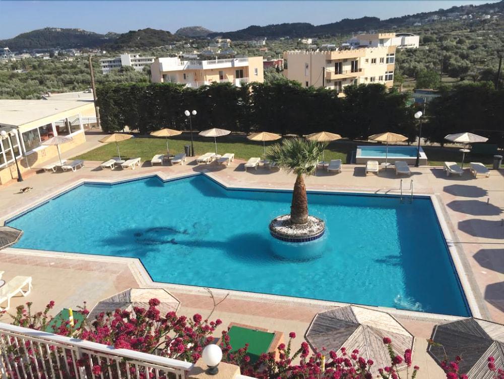 Diagoras Club Aparthotel 3*