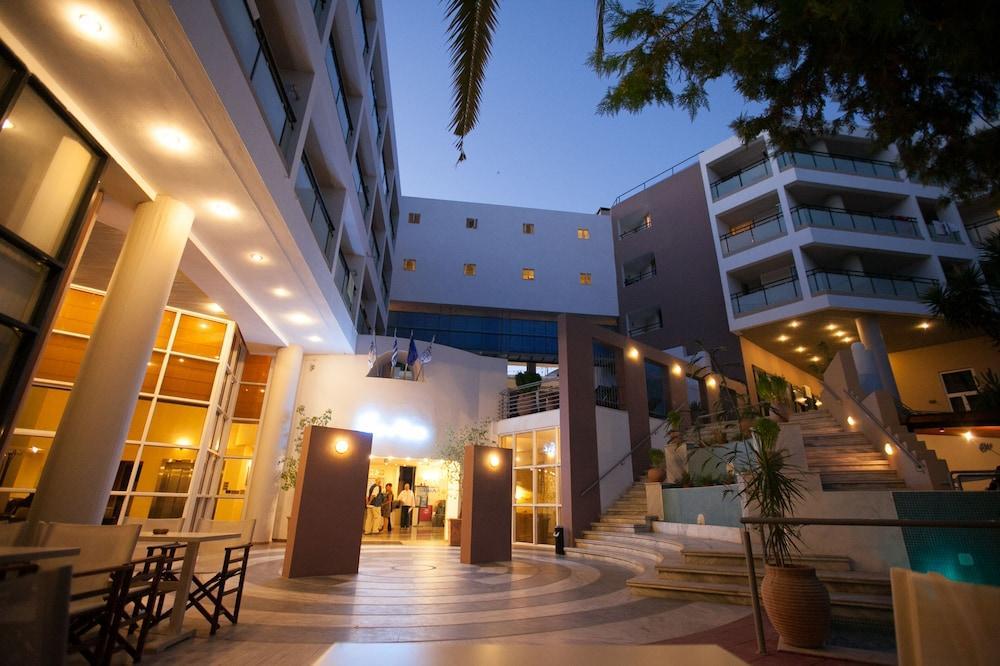 Santa Marina Unique Hotel 4*