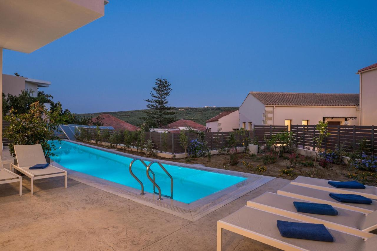 Hotel Village & 4*