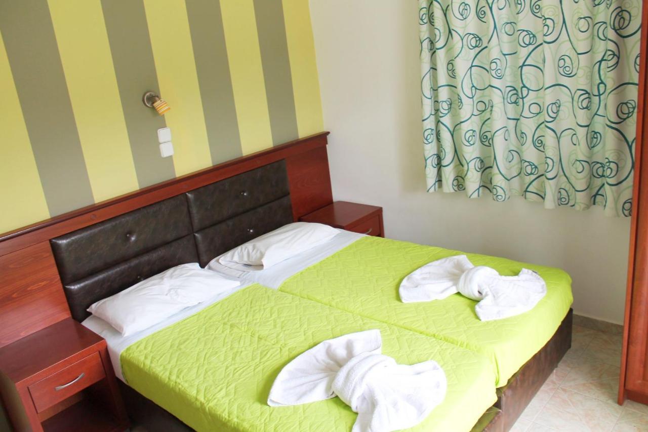 Amoudi Studios Apartments Hotel