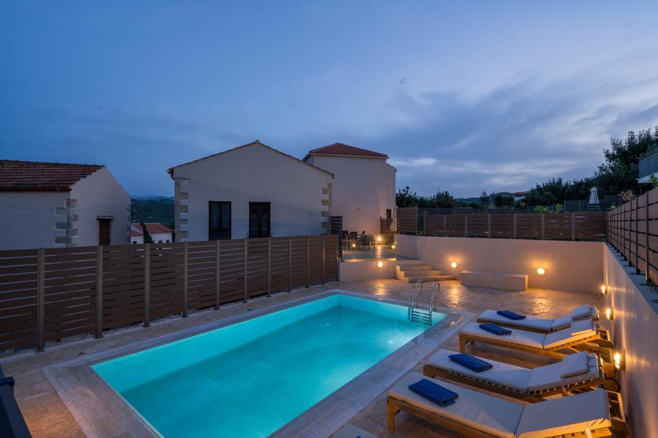 Hotel Village & 4*