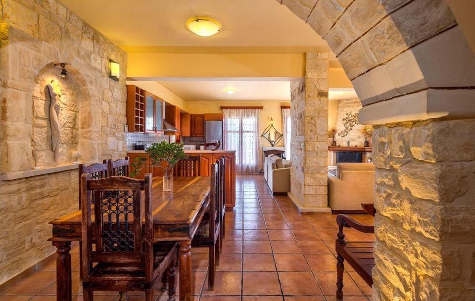 Amazing Villas In Crete Villa Argiris - Rustic Design With Captivating Sea Views Asterion