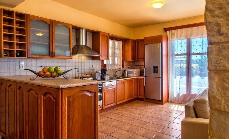 Villa Amazing Villas In Crete Villa Argiris - Rustic Design With Captivating Sea Views