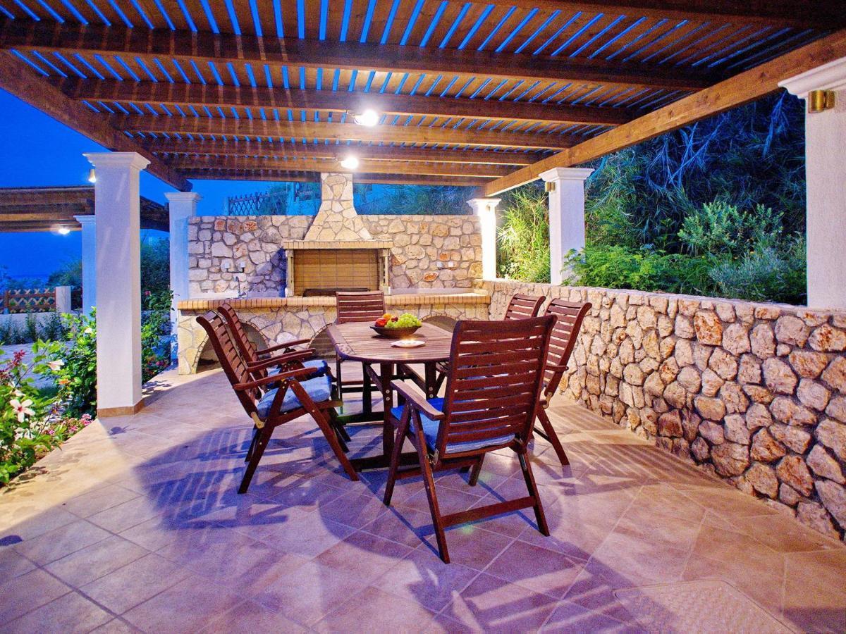 Odysseus Kefalonia * Spartia (Kefalonia)