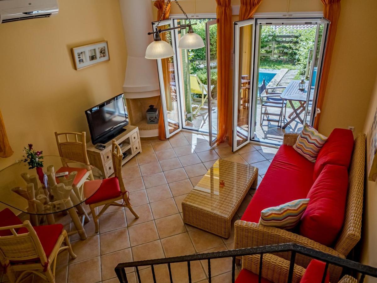 Aparthotel La Riviera Seaside & 4*