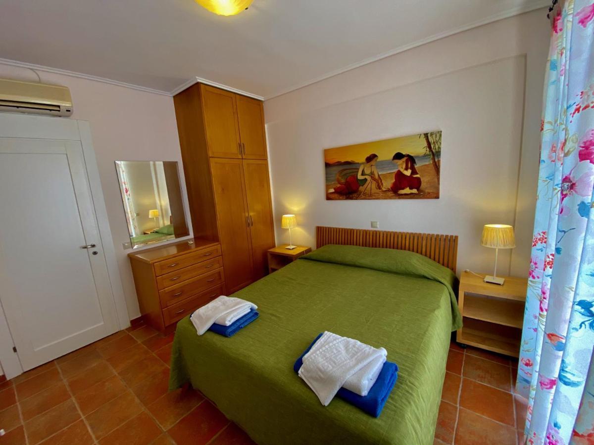 Aparthotel La Riviera Seaside & 4*