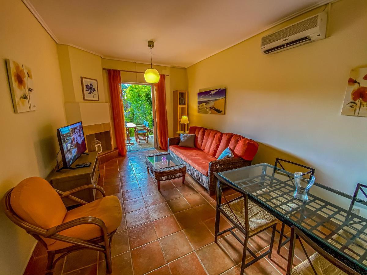 Aparthotel La Riviera Seaside & 4*