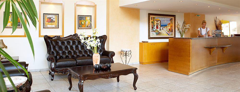 Pelli Hotel
