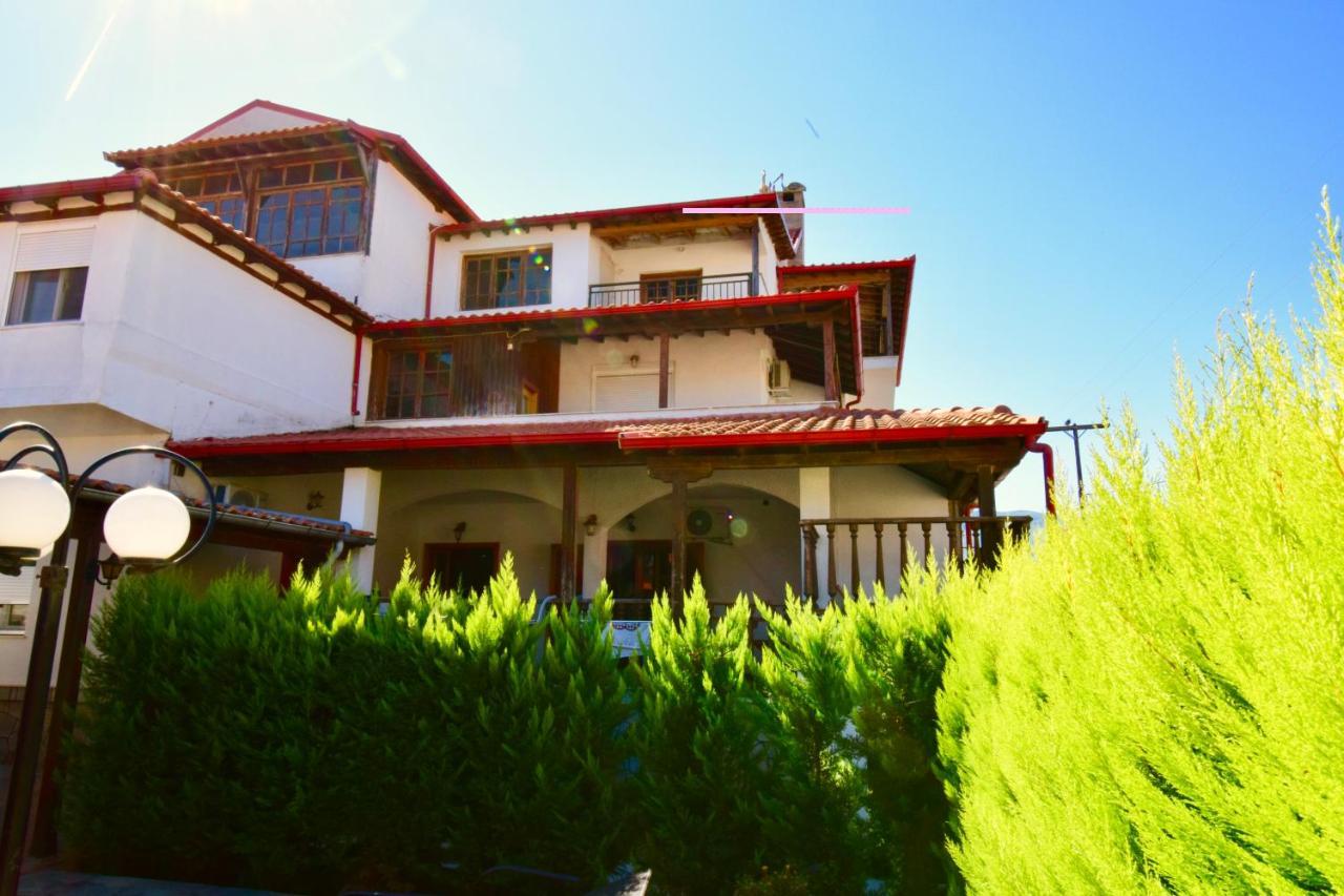Menis Haus Country house *