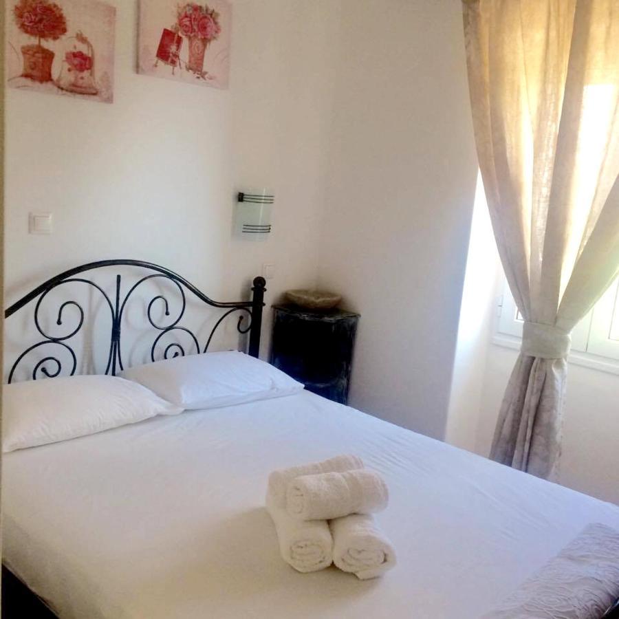 3 Bedrooms With Sea View Enclosed Garden And Wifi At 5 Km Away From The Beach *