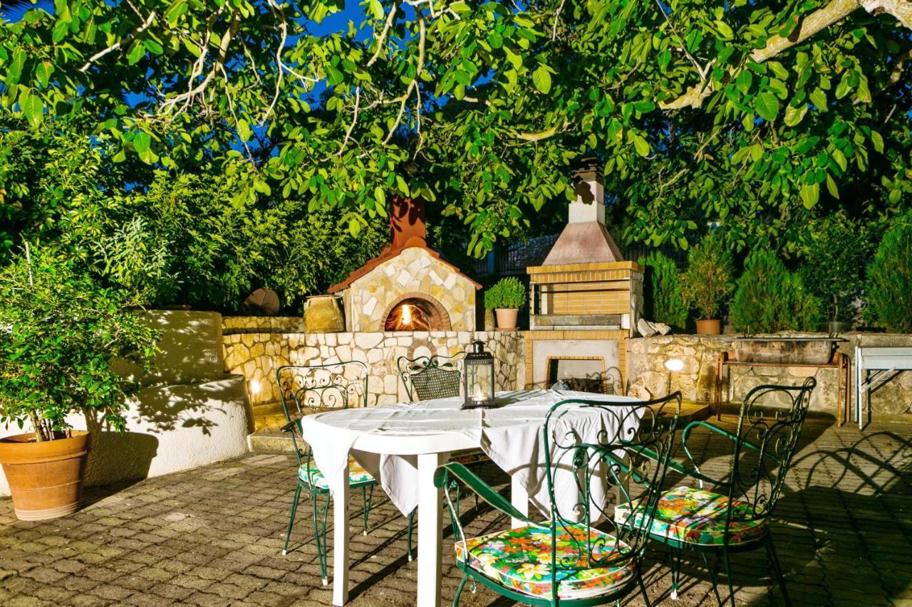3 Bedrooms With Sea View Enclosed Garden And Wifi At 5 Km Away From The Beach *
