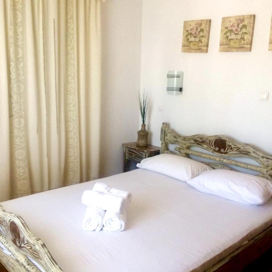 3 Bedrooms With Sea View Enclosed Garden And Wifi At 5 Km Away From The Beach Tzamarelata