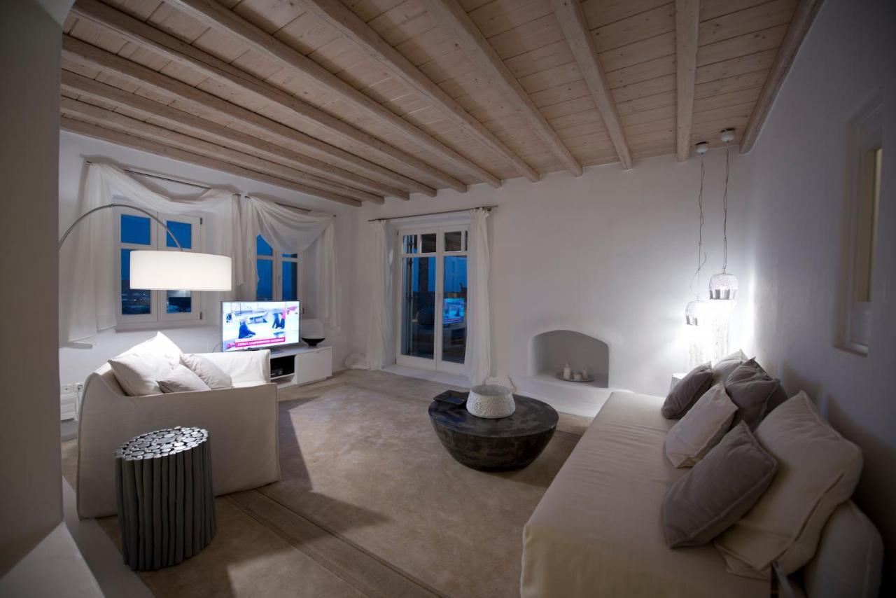 Villa Azurite With Heated Pool By Diles