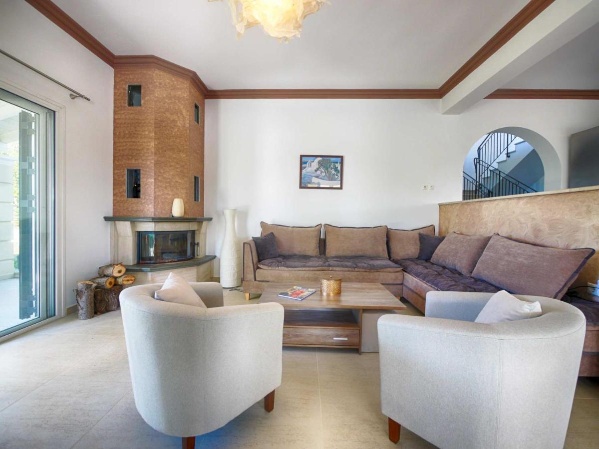 - 3 Minutes From The With Heated Eco-pool And Sunset View Villa