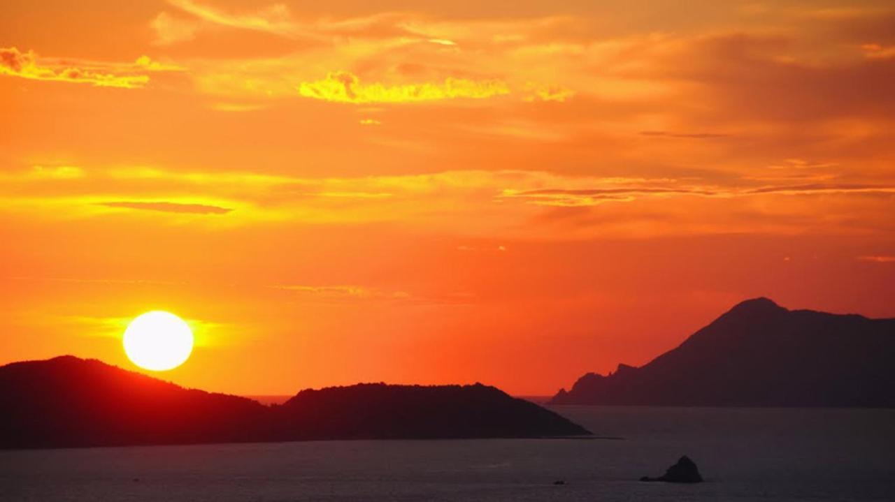 - 3 Minutes From The With Heated Eco-pool And Sunset View Villa Afionas