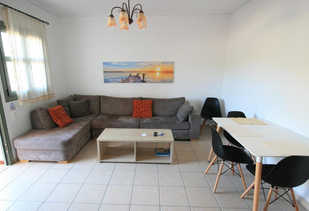 Lagoon View - Adults Only Apartment