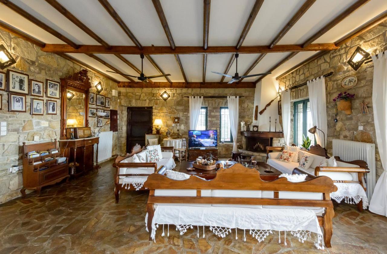 Majestic Chateau - Spectacular Seascapes & Pool Villa Kalamata