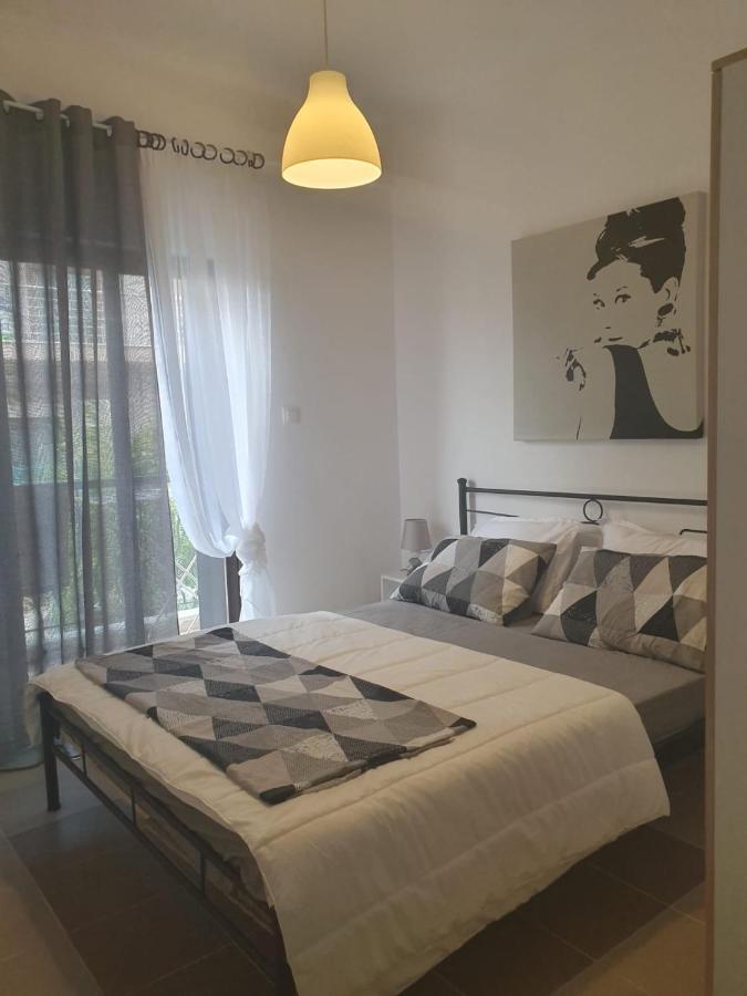 Lucas Lux Apartment Flogita