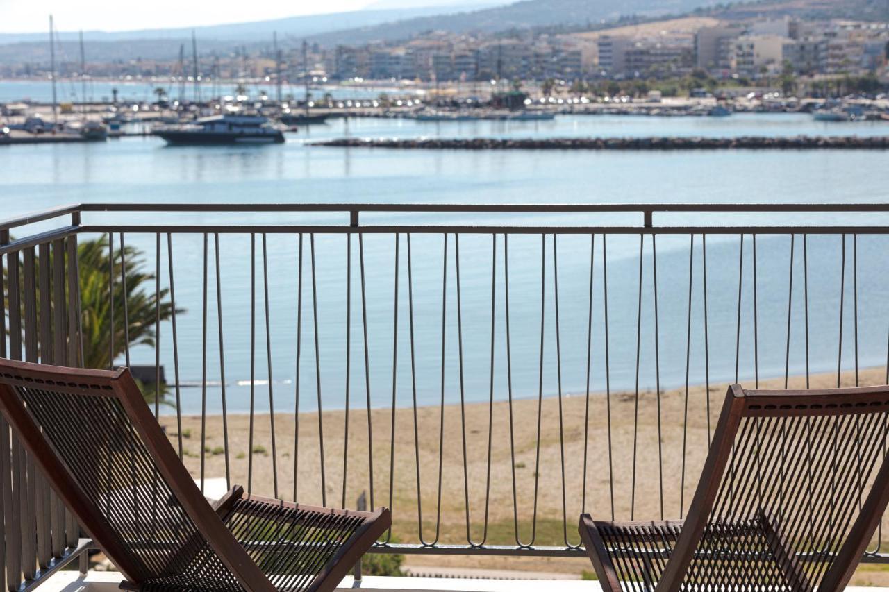 V77 Seafront Apartment *
