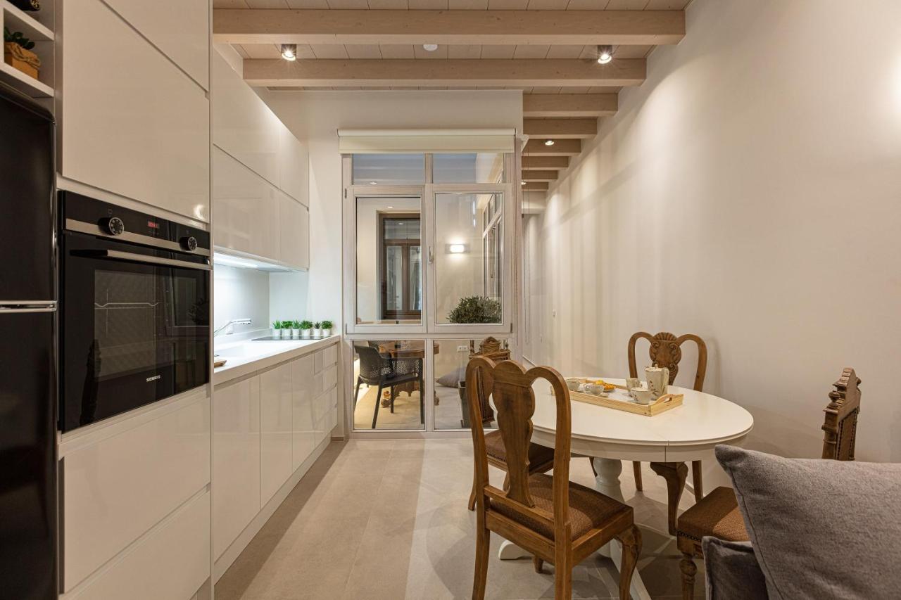 V77 Seafront Apartment