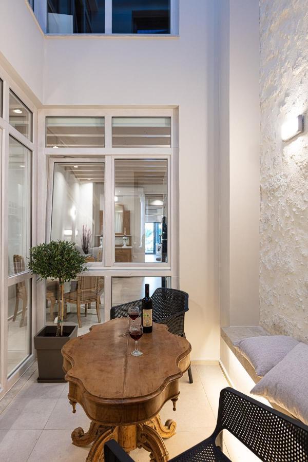 V77 Seafront Apartment Rethymno (Crete)