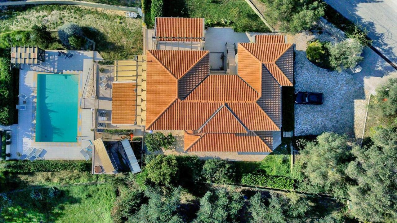 - 3 Minutes From The With Heated Eco-pool And Sunset View Afionas