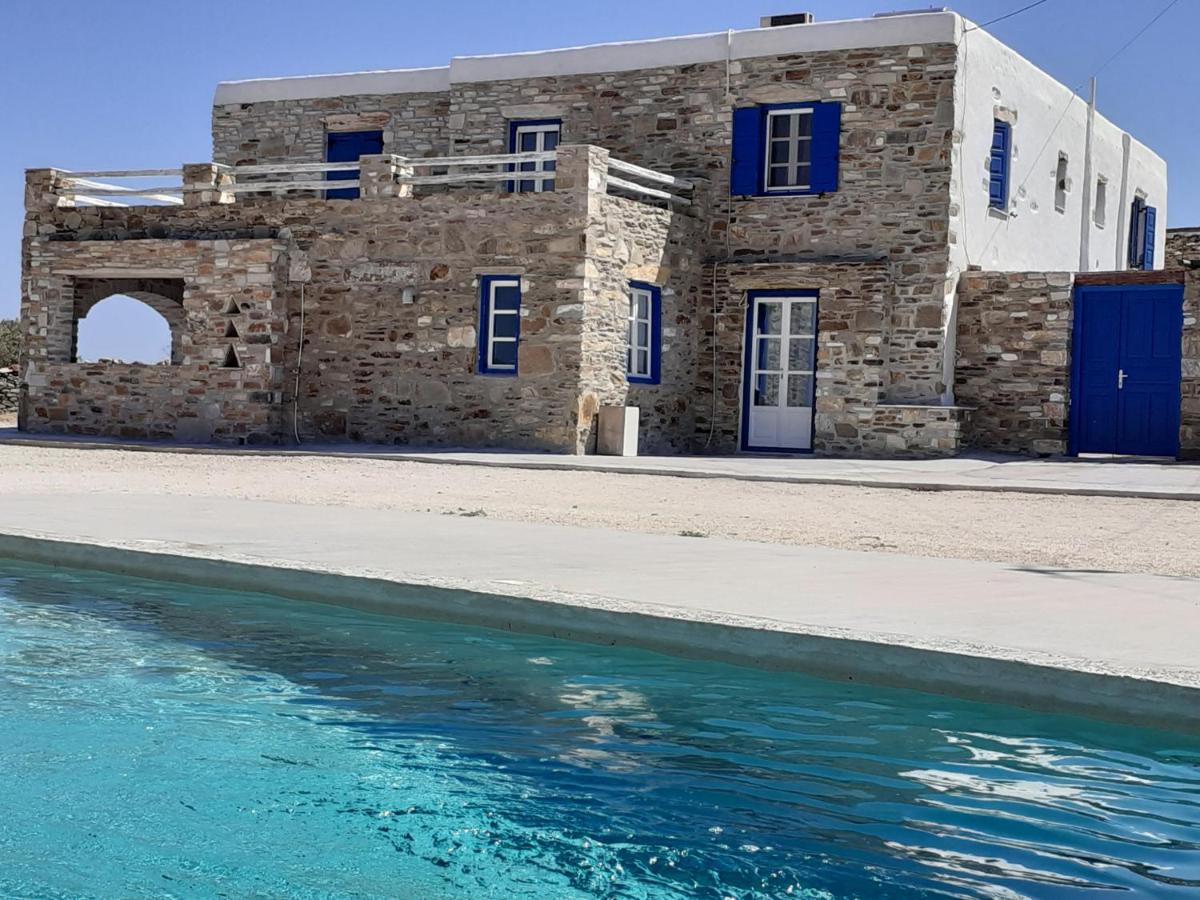 Nikoramavilla * Parikia (Paros)