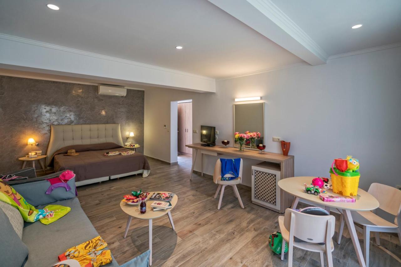 Lagomandra Beach Hotel