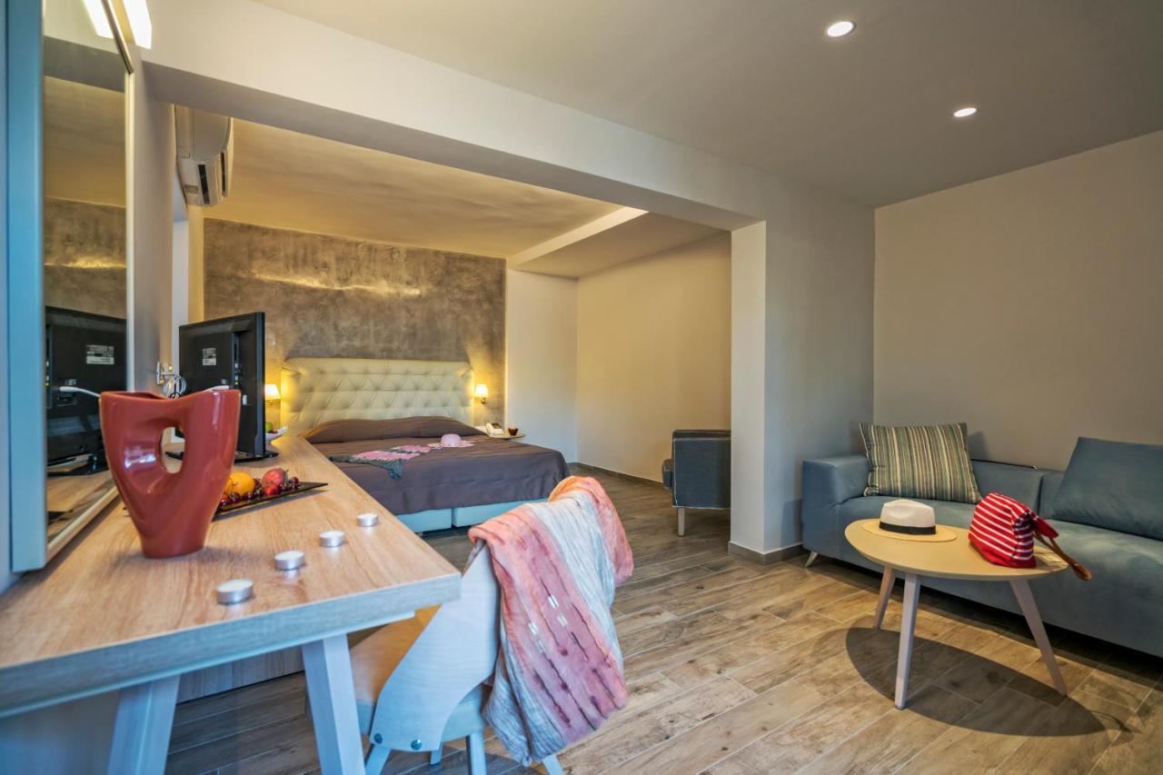 Hotel Lagomandra Beach Hotel 4*