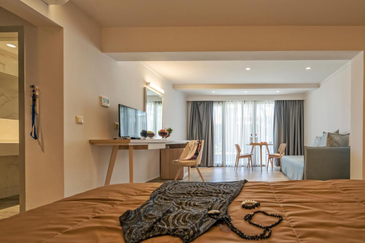 Hotel Lagomandra Beach Hotel 4*