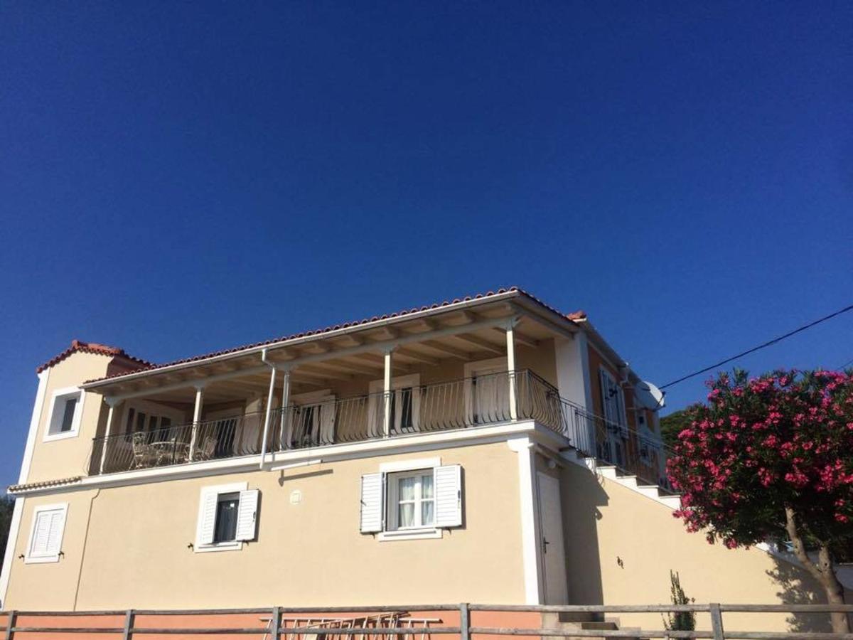 3 Bedrooms With Sea View Enclosed Garden And Wifi At 5 Km Away From The Beach