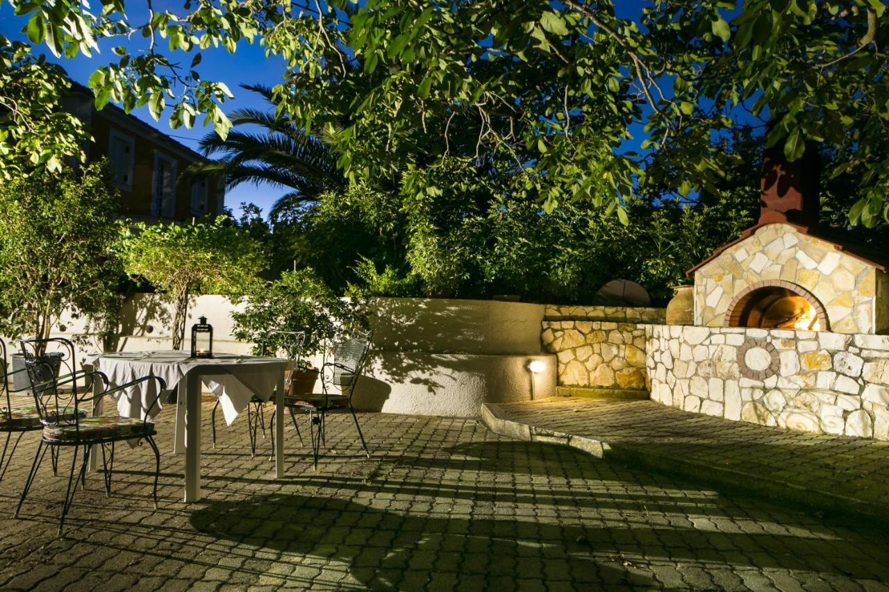 3 Bedrooms With Sea View Enclosed Garden And Wifi At 5 Km Away From The Beach *